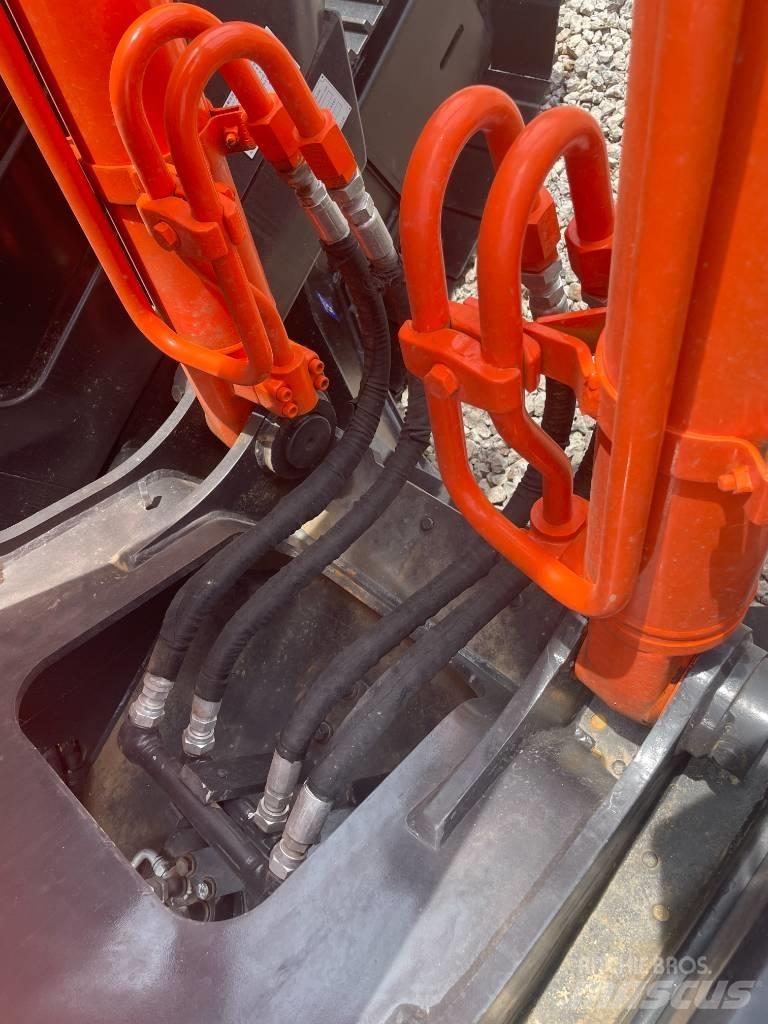 Hitachi ZX 200 Rupsgraafmachines