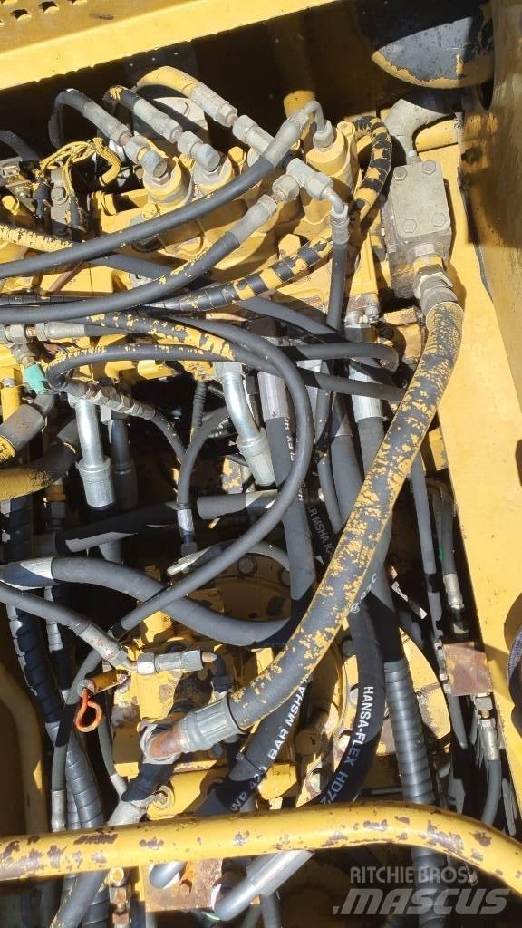 CAT 325 LN Rupsgraafmachines