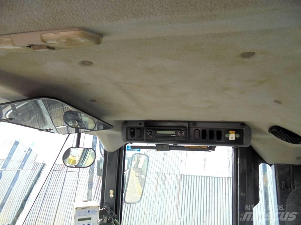 Komatsu WA 270-7 Wielladers