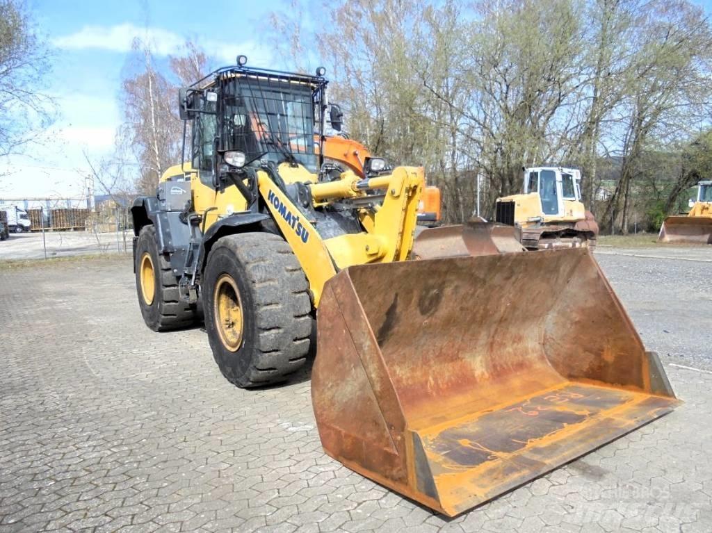 Komatsu WA 270-7 Wielladers