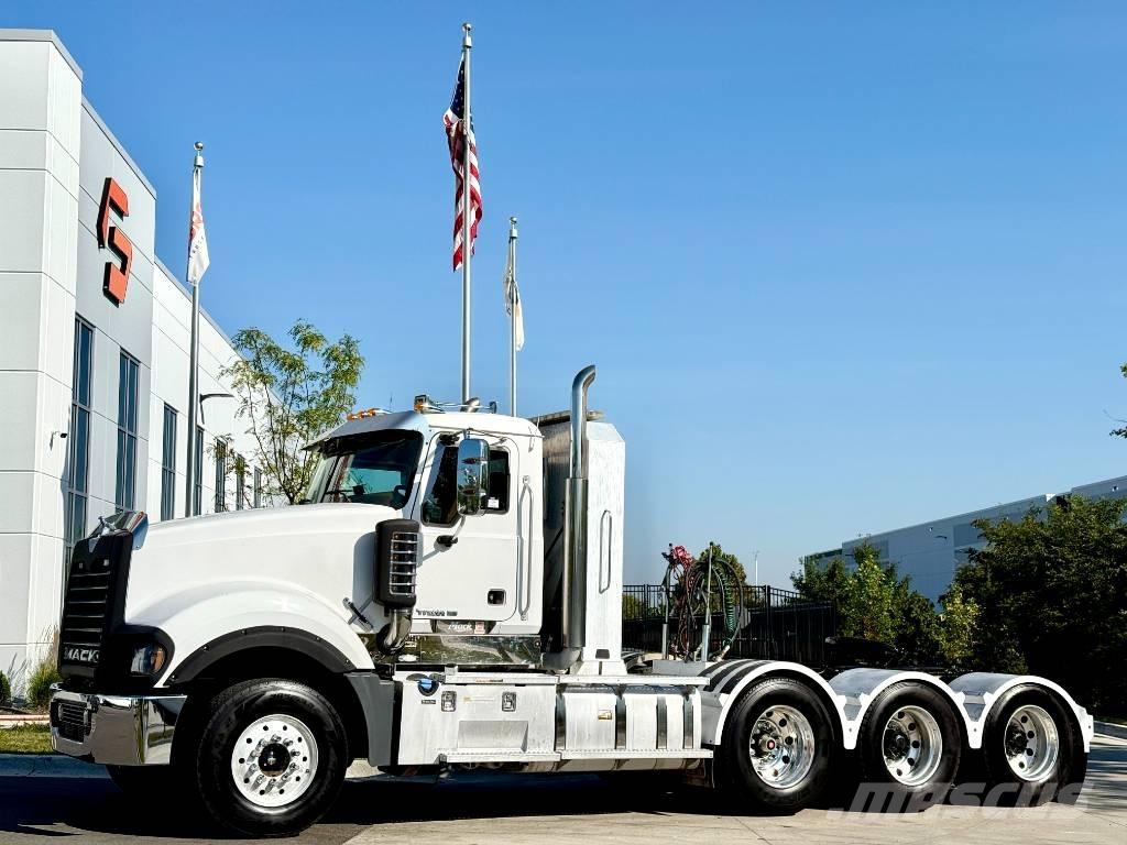 Mack Titan TD 713 Trekkers