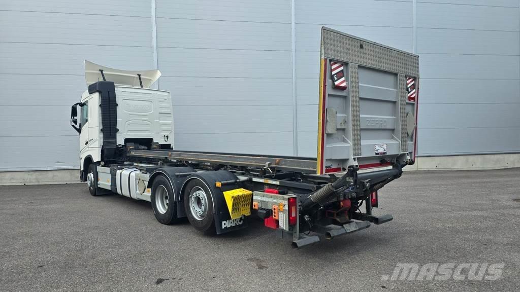 Volvo FH Containertrucks met kabelsysteem