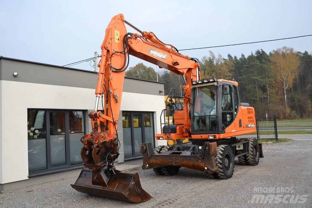Doosan DX 140 W Wielgraafmachines