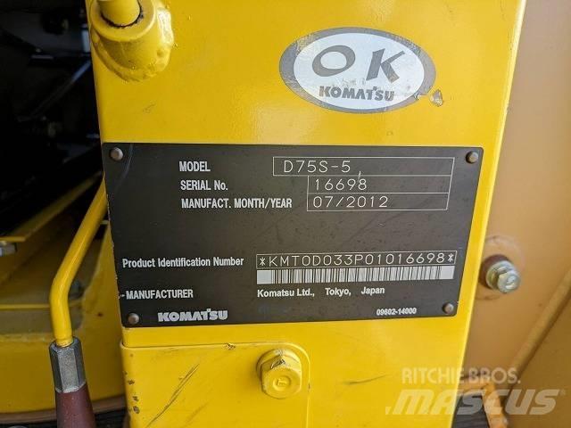Komatsu D 75 S-5 Rupsladers