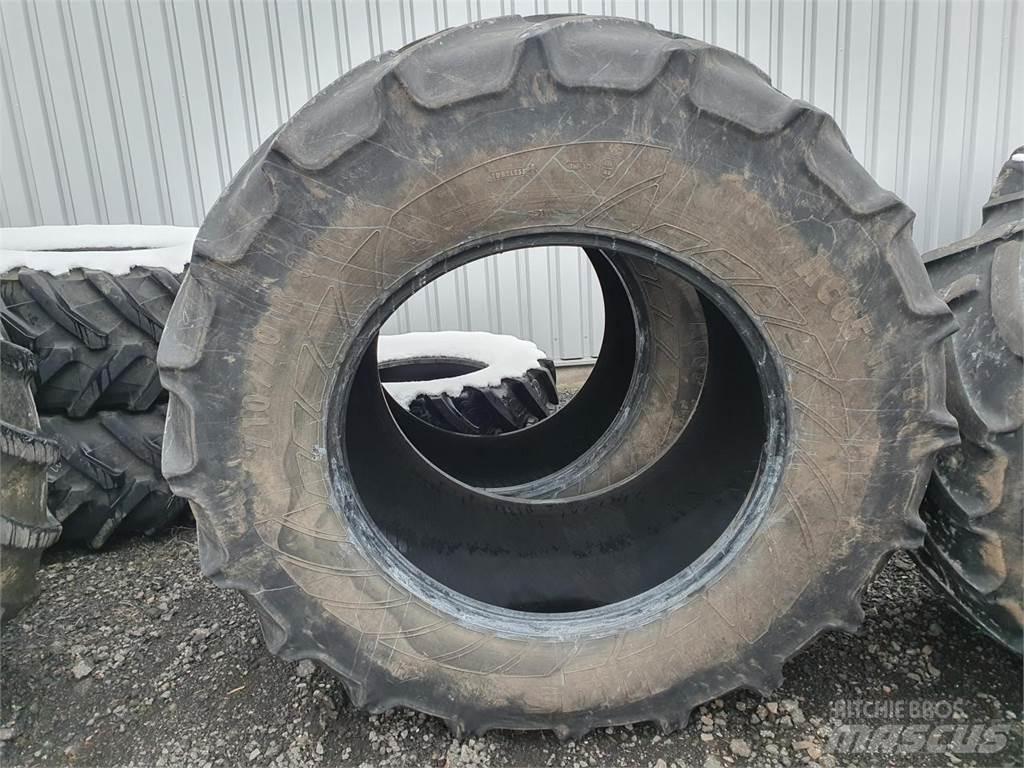 Mitas 710/70R38 x2 Banden, wielen en velgen