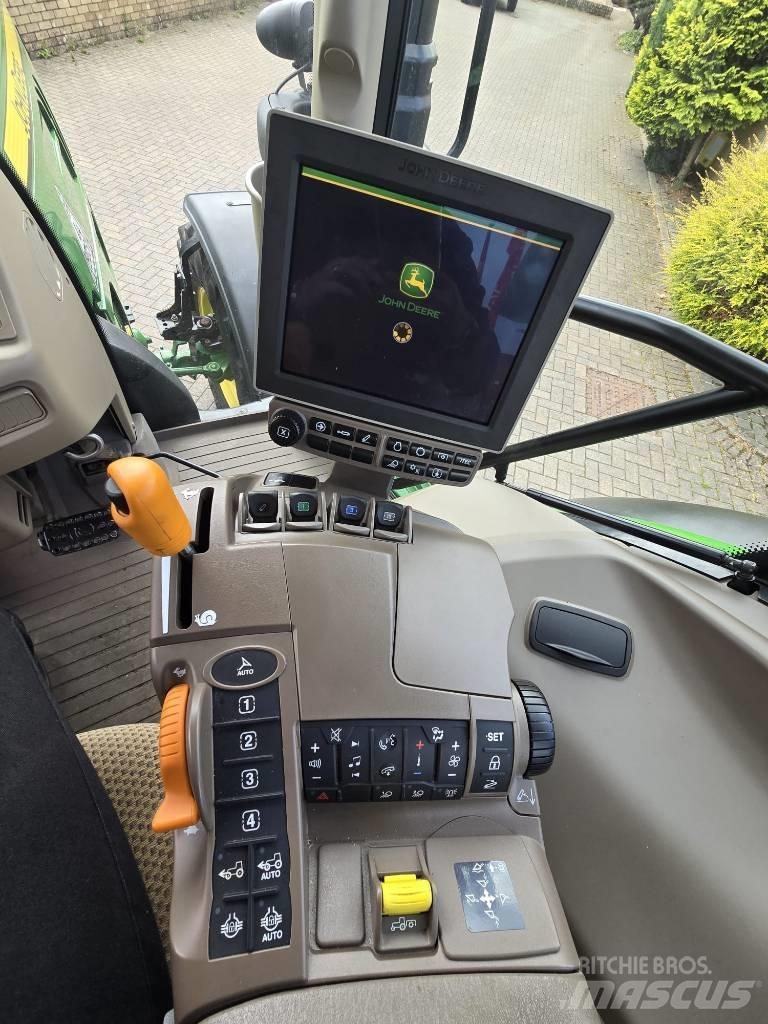 John Deere 6120 R Tractoren