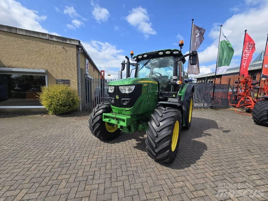 John Deere 6120 R Tractoren