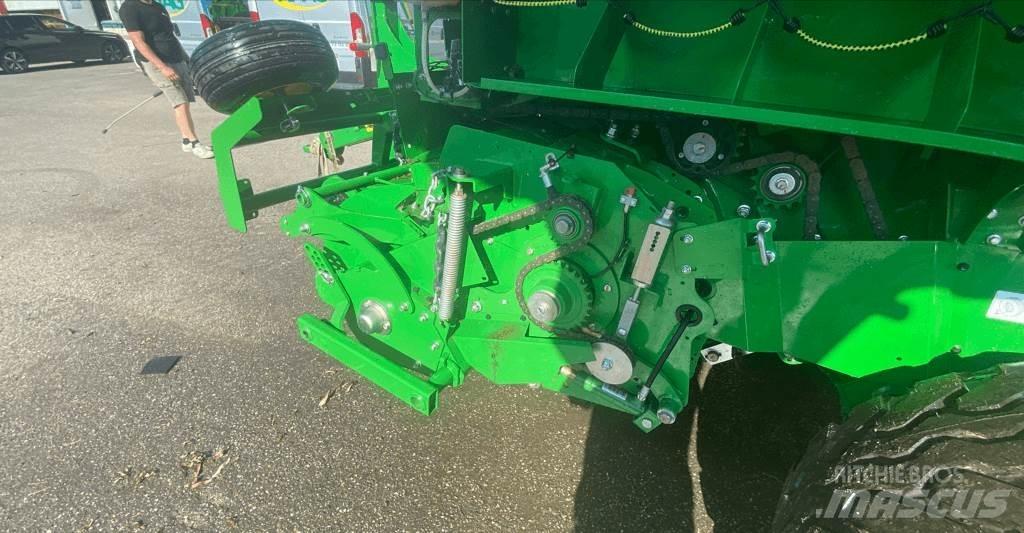 John Deere V461M Ronde-balenpersen