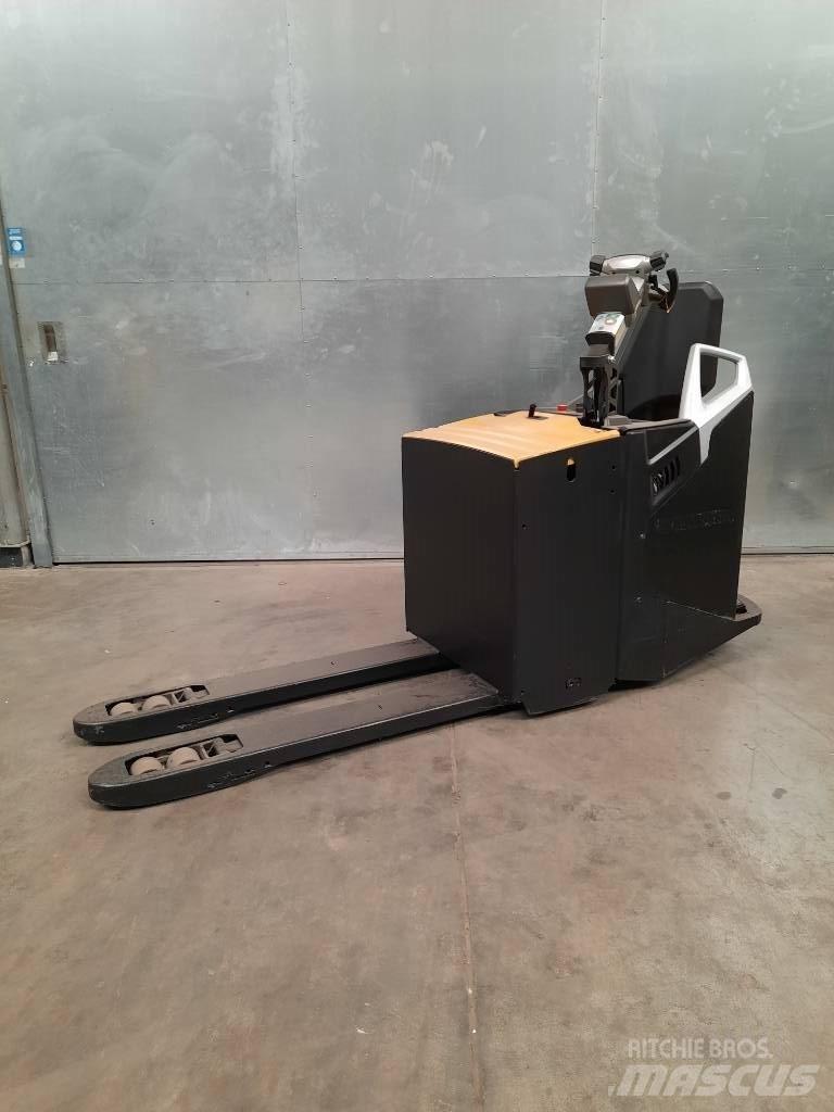 CAT NPF25N2 Pallettruck met meerij platform