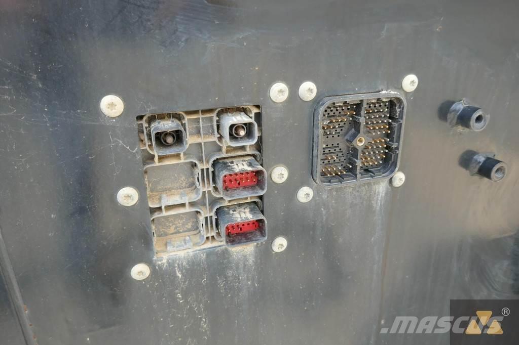 CAT 352F Cab Cabine en interieur