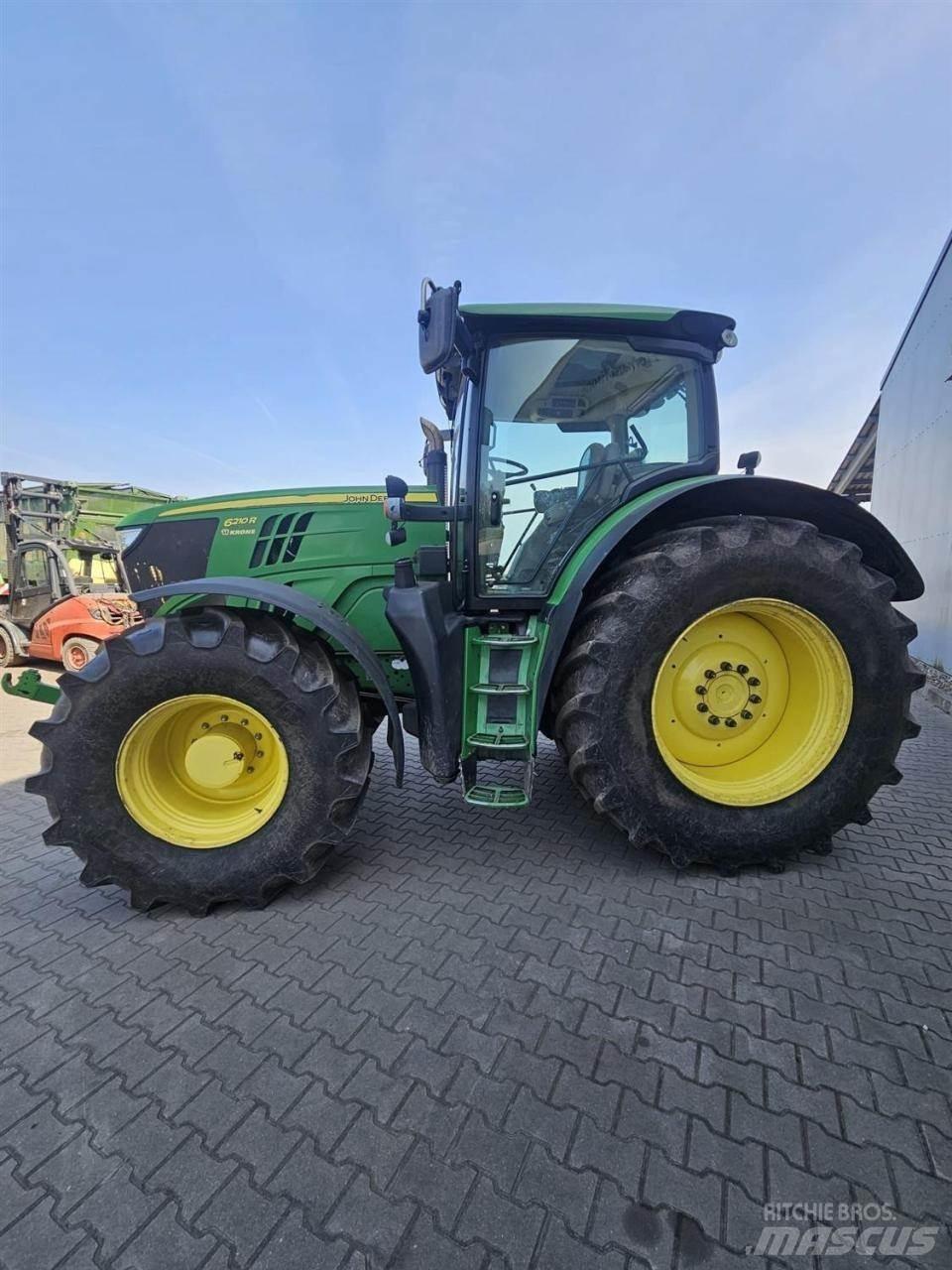 John Deere 6210R Tractoren