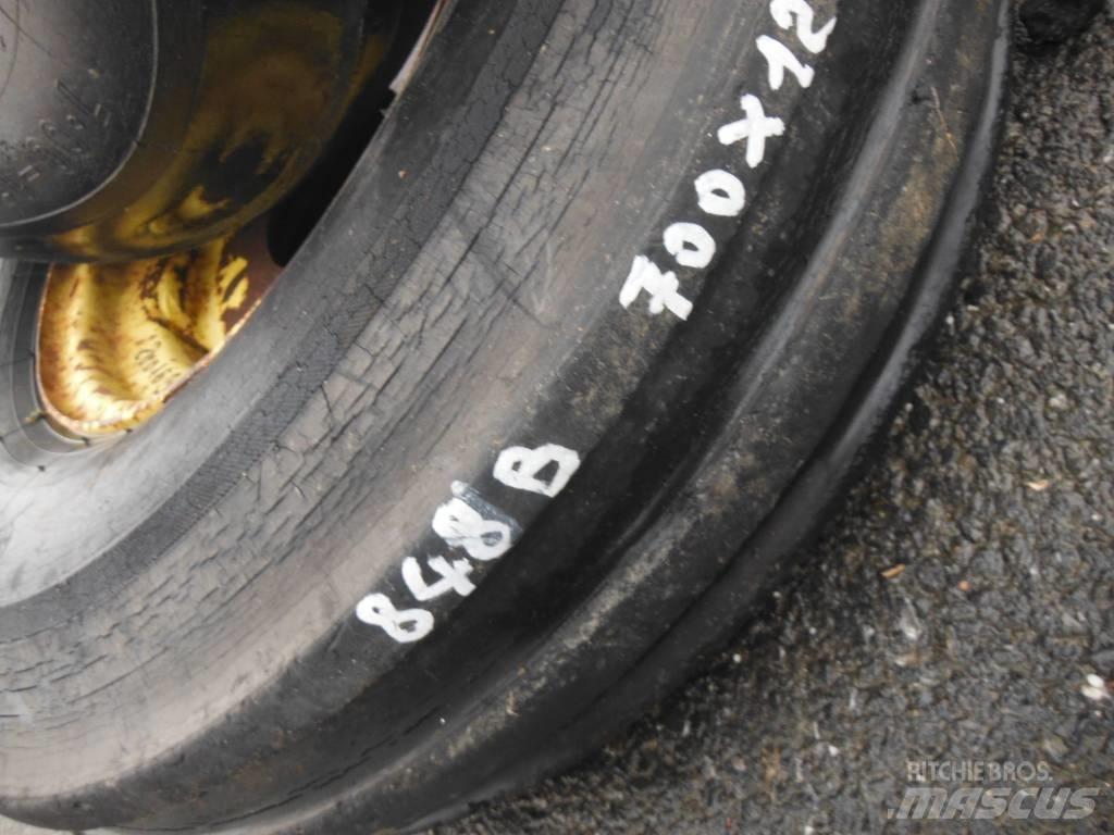 Dunlop 7.00X12 Banden, wielen en velgen