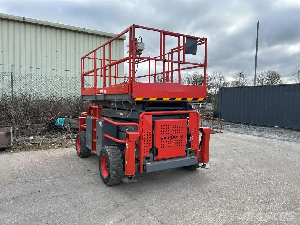 SkyJack SJ 8841 RT Schaarhoogwerkers
