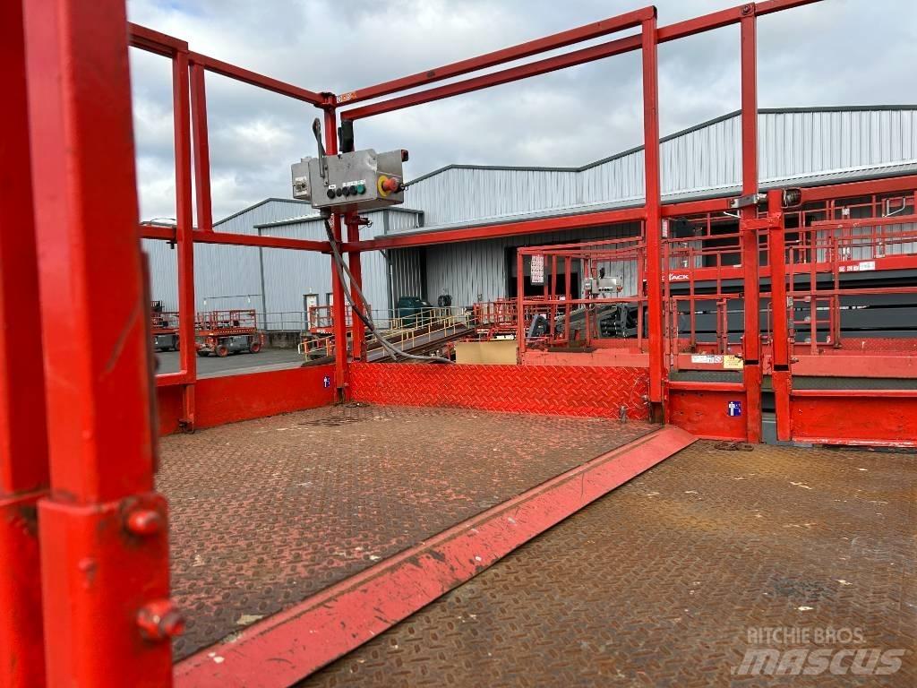 SkyJack SJ 8841 RT Schaarhoogwerkers