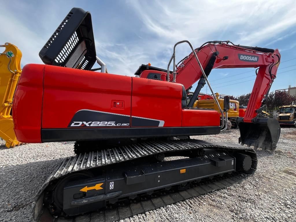 Doosan DX 225 Rupsgraafmachines