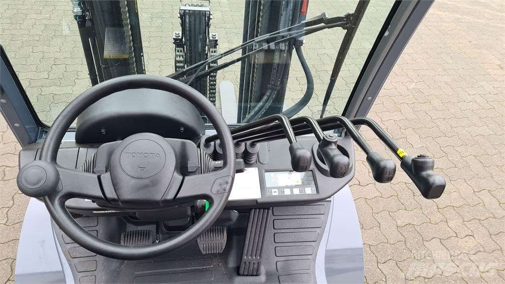 Toyota 02-8FGF25 LPG heftrucks