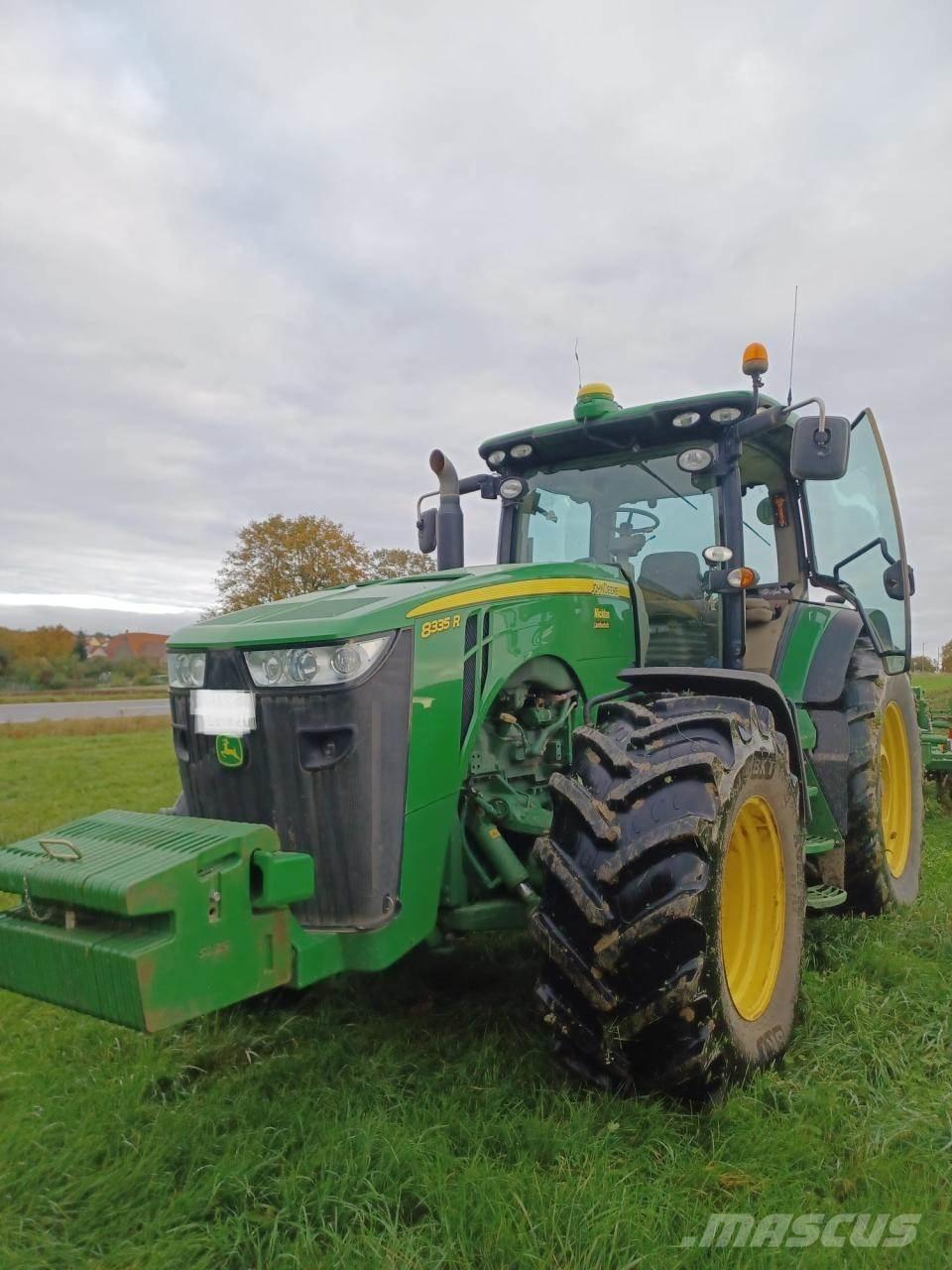 John Deere 8335R Tractoren