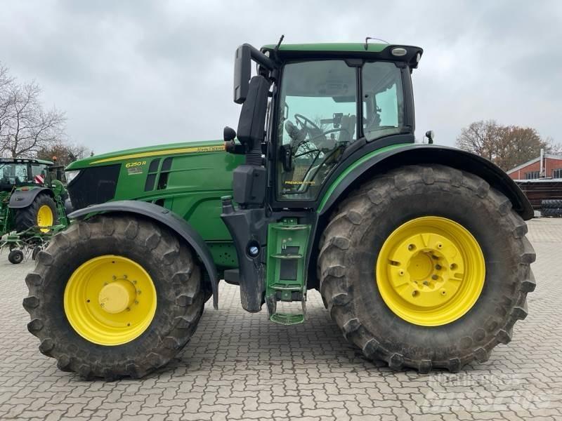 John Deere 6250R Tractoren