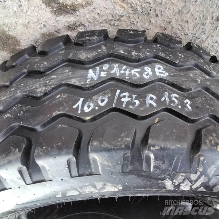 Advance 10.0/75R15.3 Banden, wielen en velgen