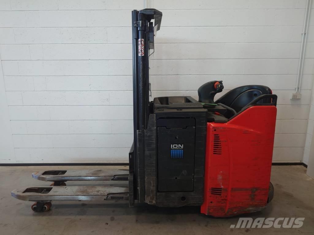 Linde D 12 Zelfrijdende stapelaars