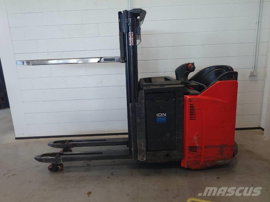 Linde D 12 Zelfrijdende stapelaars