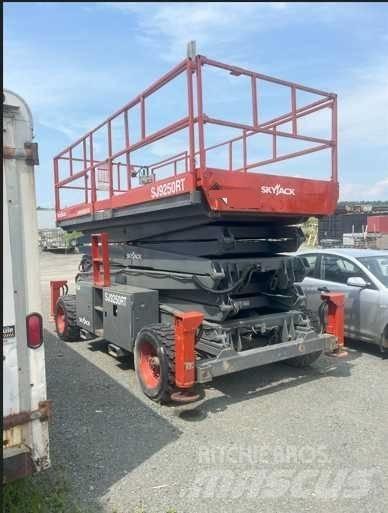 SkyJack SJ 9250 Schaarhoogwerkers