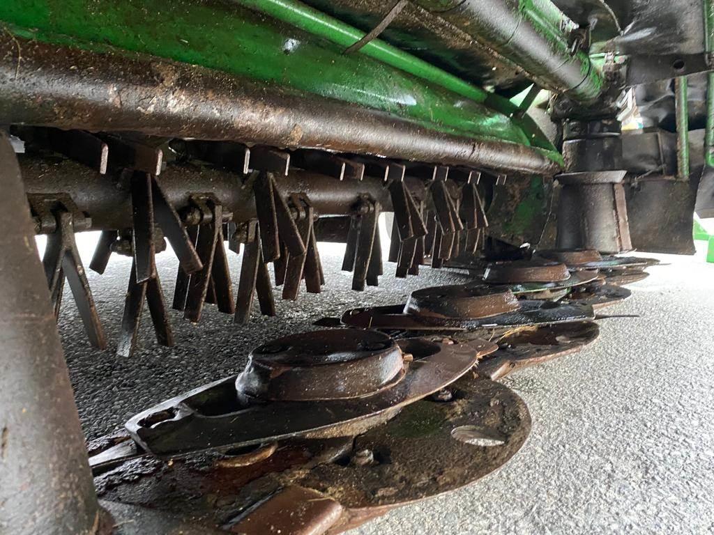 John Deere 324 Maaiers