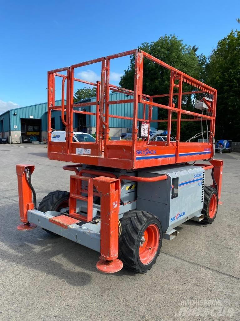 SkyJack SJ 6826 RT Schaarhoogwerkers