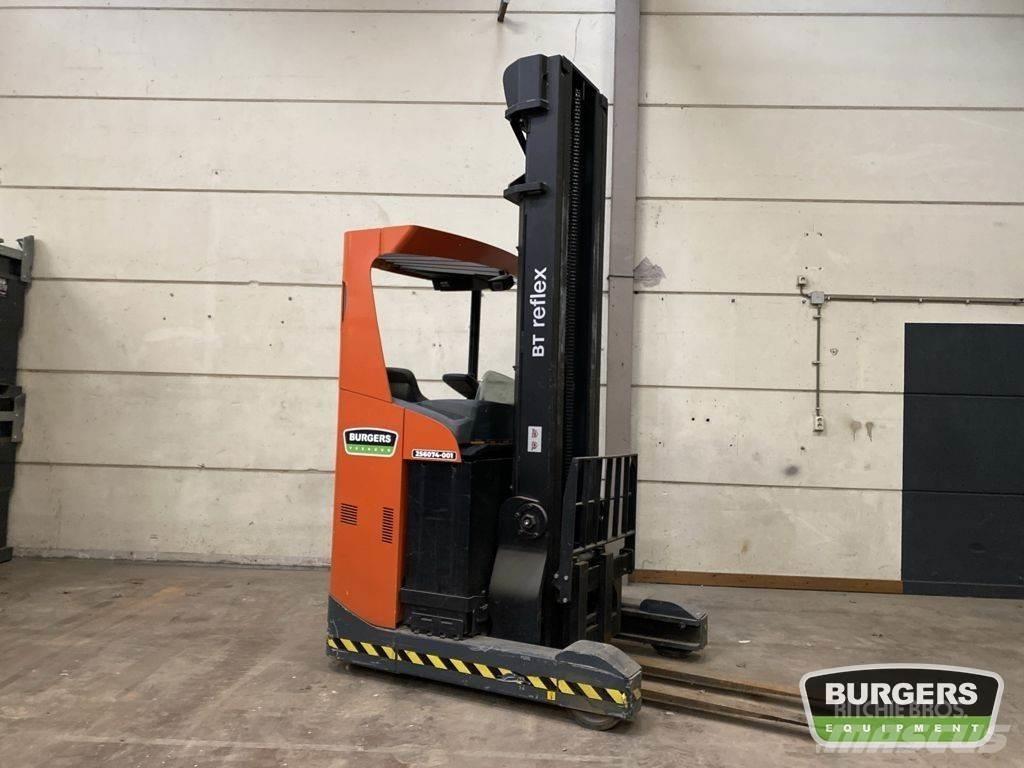 BT RRE140 Reachtruck voor hoog niveau