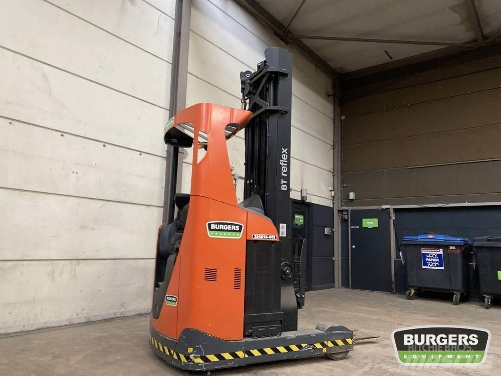 BT RRE140 Reachtruck voor hoog niveau