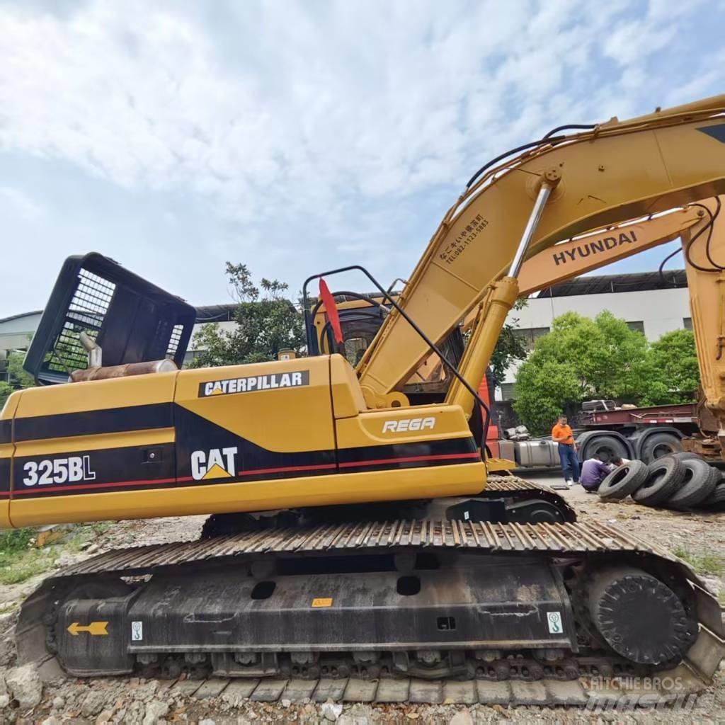 CAT 325 B L Rupsgraafmachines