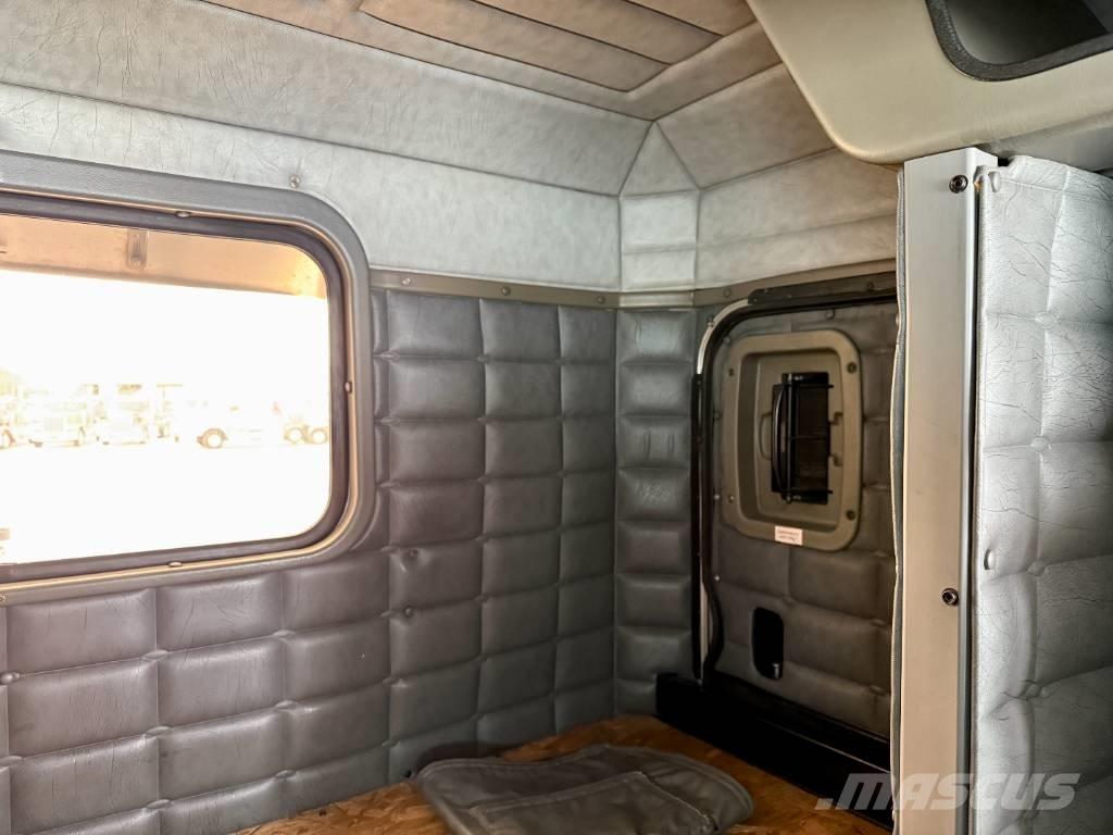 Peterbilt 379 Trekkers