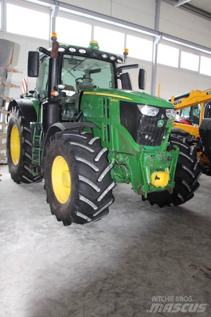 John Deere 6250 R Tractoren