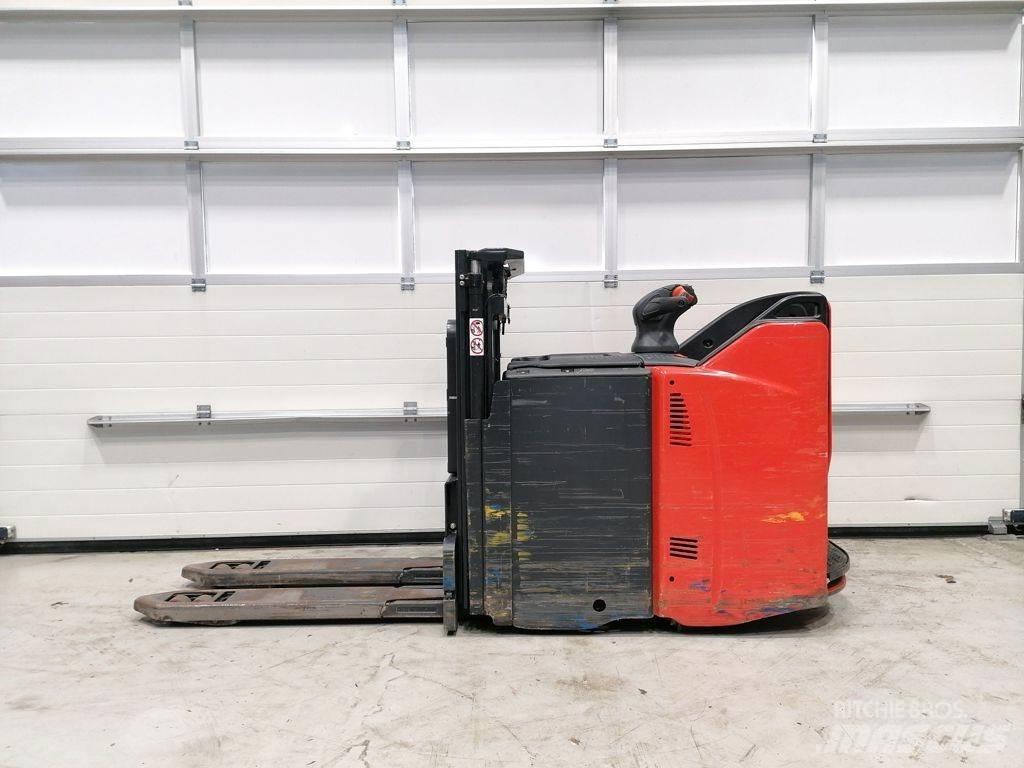 Linde D12 SP Meeloop stapelaar
