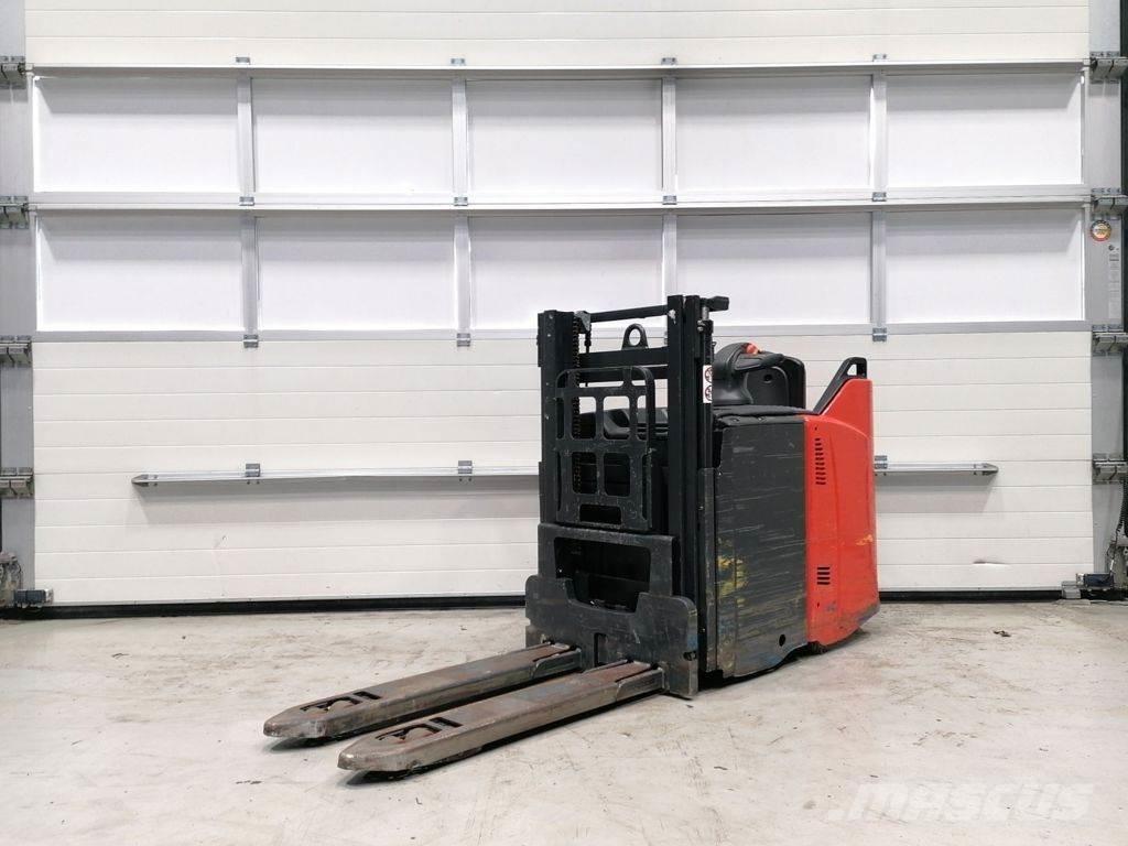 Linde D12 SP Meeloop stapelaar