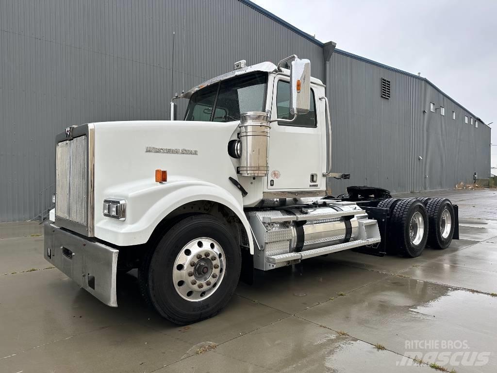 Western Star 4900 SF Trekkers