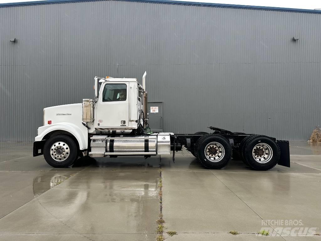 Western Star 4900 SF Trekkers