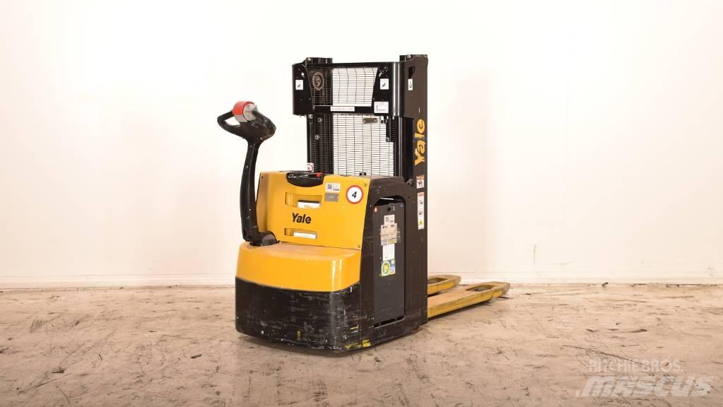 Yale MS 14 AC Meeloop stapelaar