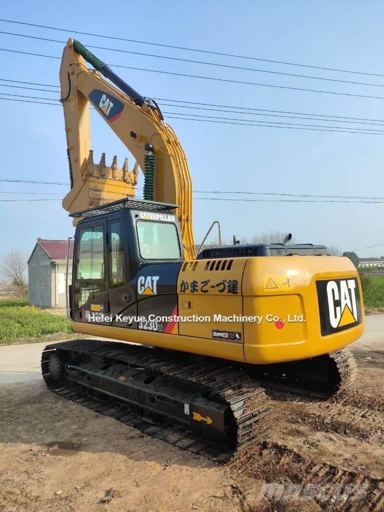 CAT 323 Rupsgraafmachines