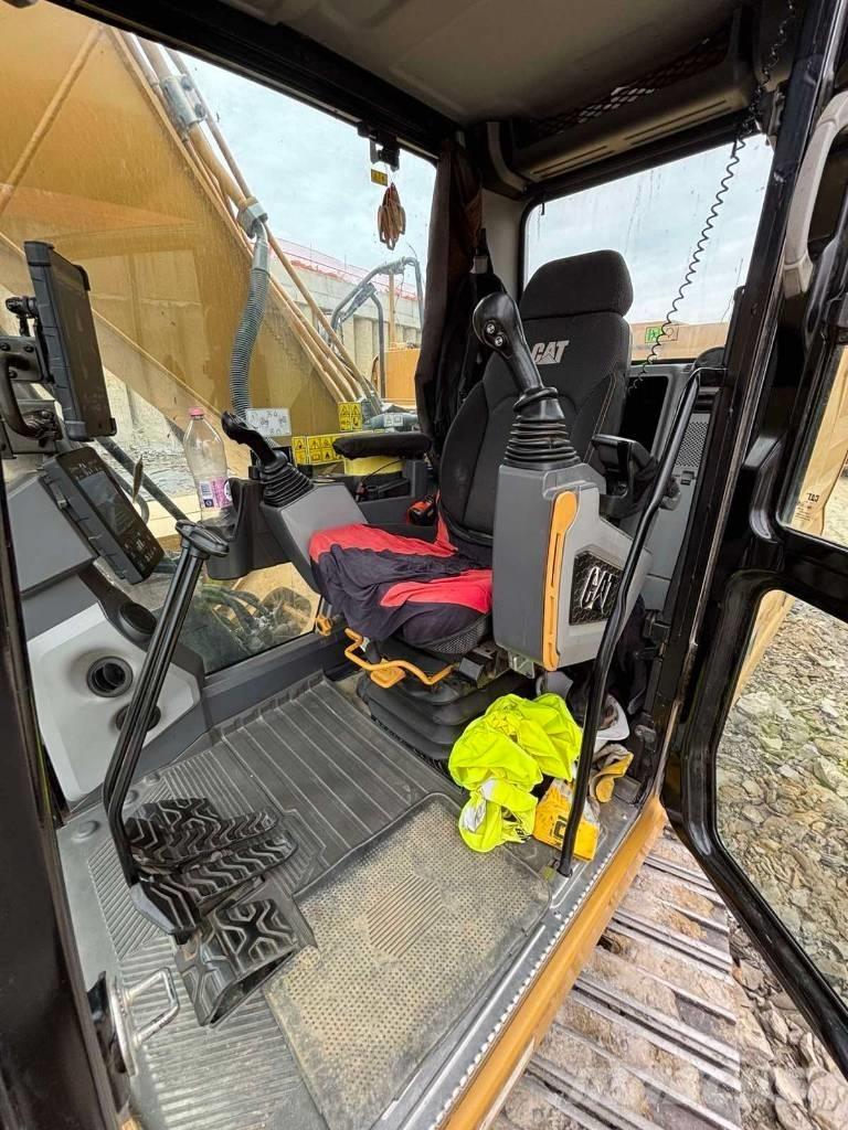 CAT 320 Rupsgraafmachines