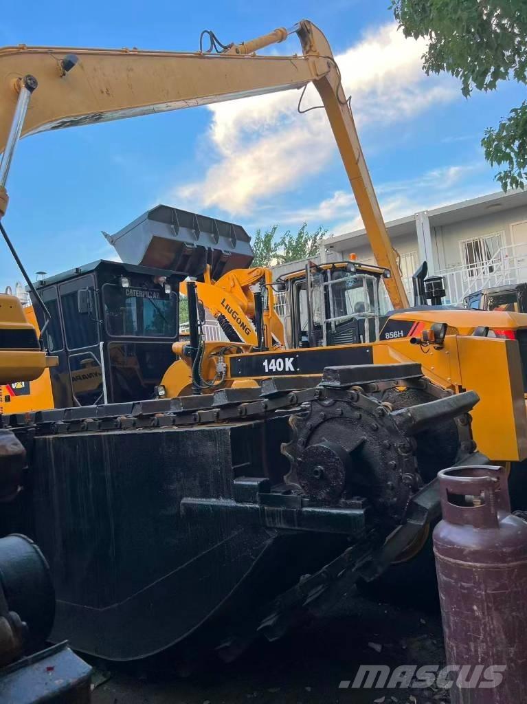 CAT 320 B L Amfibische graafmachines