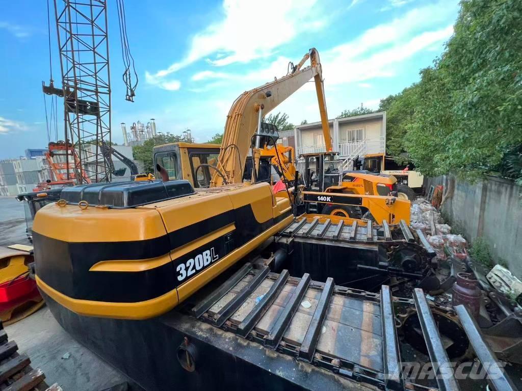 CAT 320 B L Amfibische graafmachines
