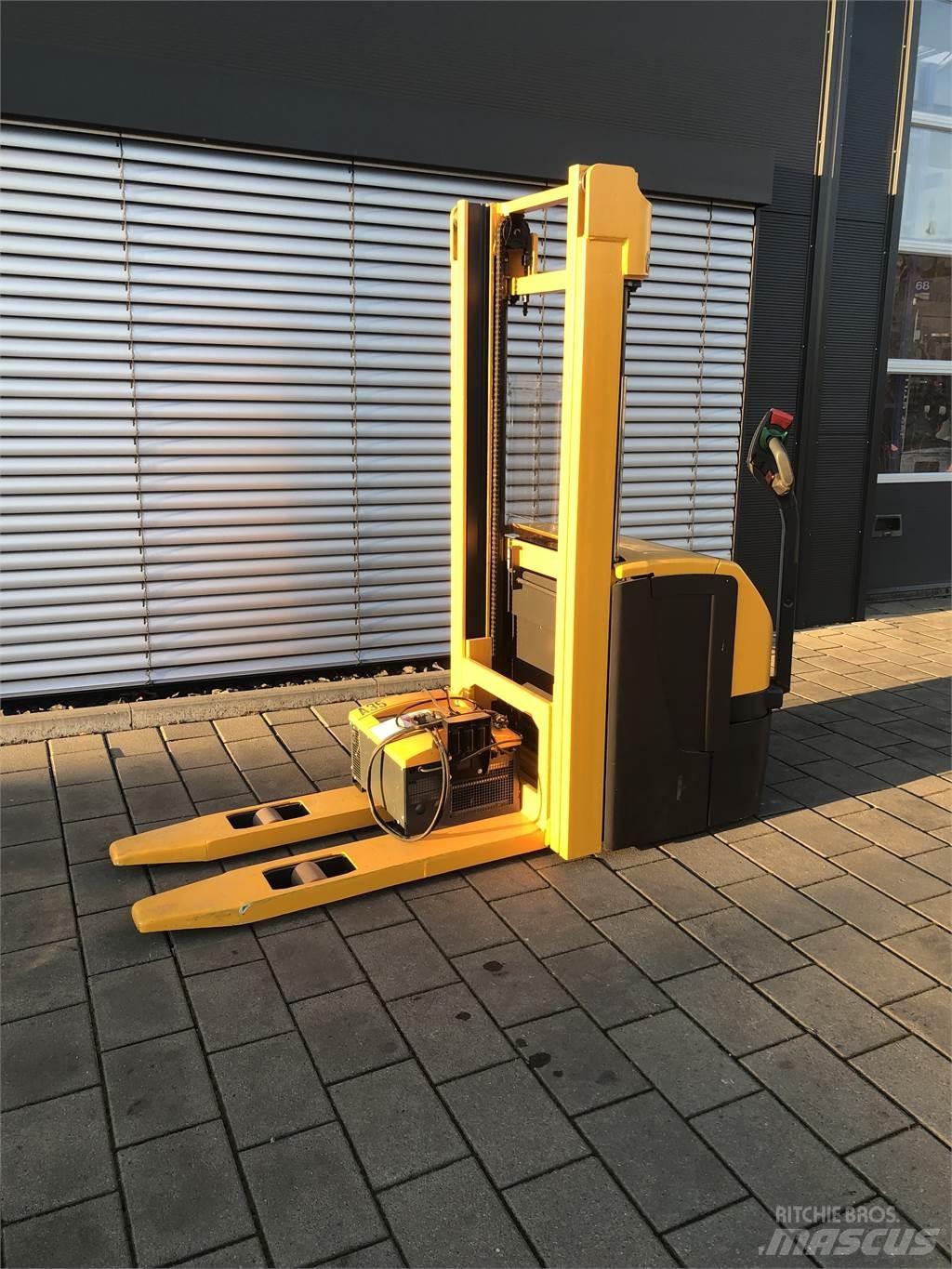 Jungheinrich WP16 Meeloop stapelaar