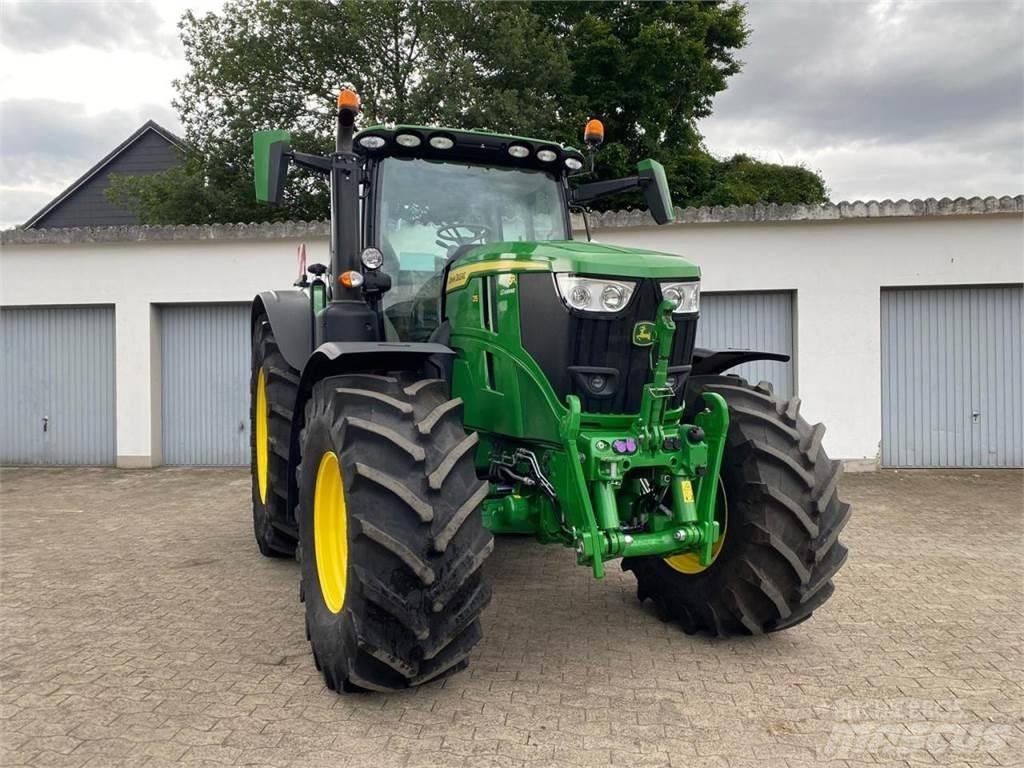 John Deere 6R 215 Tractoren