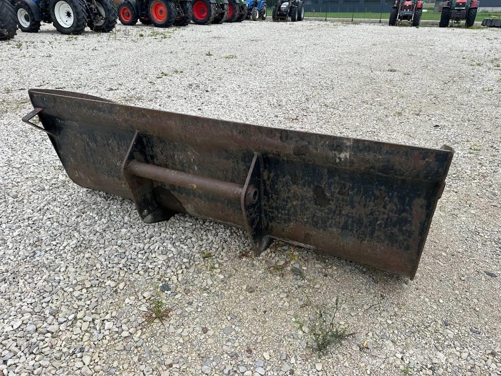  ŁYŻKA MANITOU 2,4 M Overige laad- en graafmachines