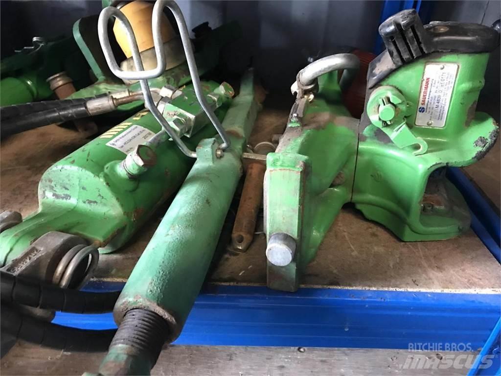 John Deere 6215R Tractoren