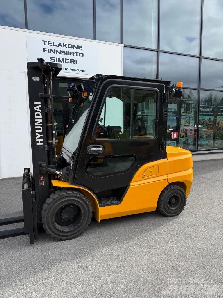 Hyundai 33D-9 Diesel heftrucks