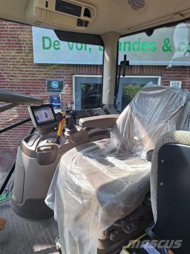 John Deere 6130R Tractoren