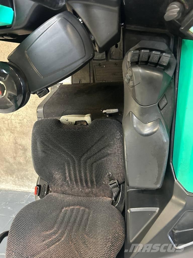 Mitsubishi RB 16N2C Reachtruck voor hoog niveau