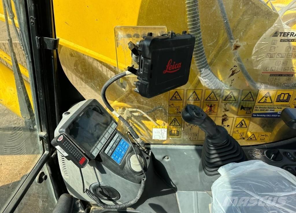Komatsu HB 215LC-3 Rupsgraafmachines